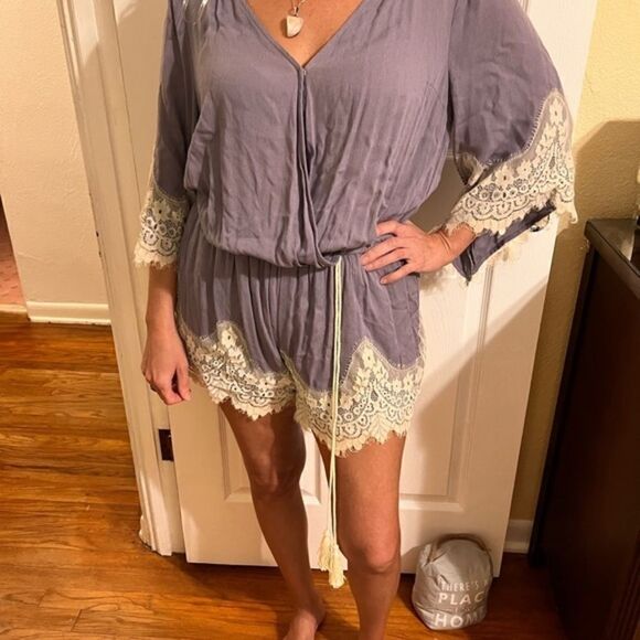 Umgee gray lace romper medium - Picture 1 of 16